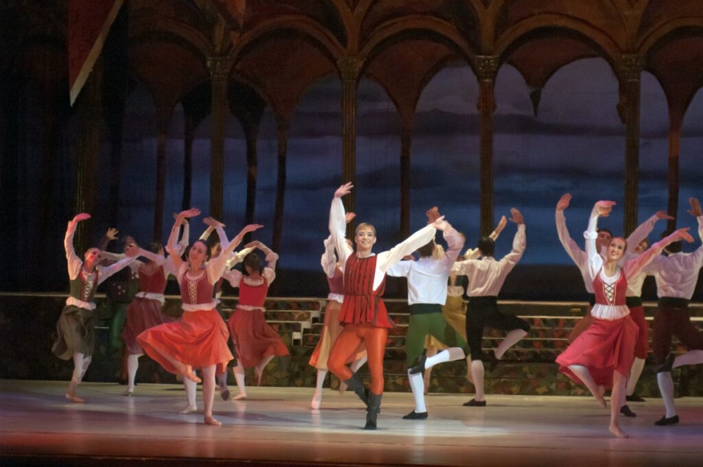 aylin noelle awbrey Ballet vs. Contemporary vs. Musical Theater Dance